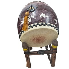 和太鼓　長胴太鼓　金属装飾　台座付き　祭りの画像