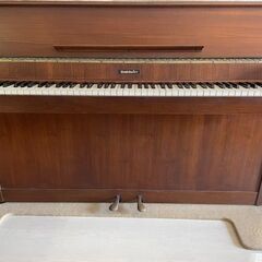 アップライトピアノ 木目 椅子付き　ピアノ用専用敷物付きの画像