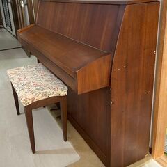 アップライトピアノ 木目 椅子付き　ピアノ用専用敷物付きの画像