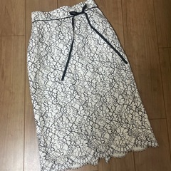 美品♡tocco closeのバイカラーレーススカートです☺️