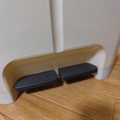 ゴミ箱　ペダル付き　分別の画像