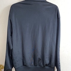 adidasトラックジャケットの画像