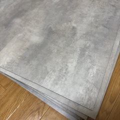 決まりました。フロアタイル40枚