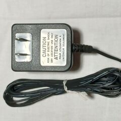 多用途に使用可能な汎用 ACアダプター 9V001A電源の画像
