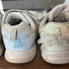 女の子　スニーカー19センチ　
水色の画像