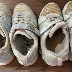 女の子　スニーカー19センチ　
水色の画像