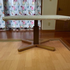 昇降式テーブルの画像