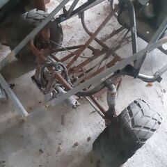 制作途中のバギーの画像