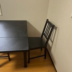 IKEAテーブルと椅子二つ 