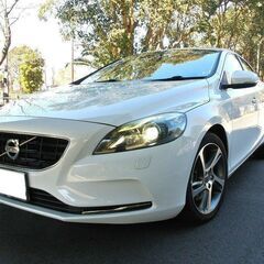 【本車検2年付】28年 ボルボV40 D4 外装色白 ディーラー...