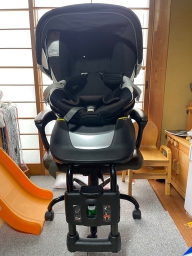 チャイルドシート　エールべべ　回転式