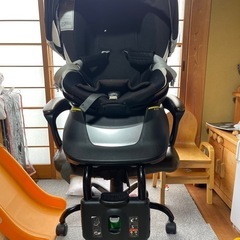 チャイルドシート　エールべべ　回転式
