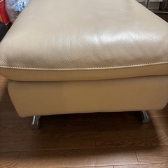 ベージュ　革タイプ　ソファ２個の画像