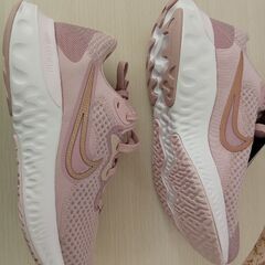ナイキウイメンズリニューラン2新品の画像