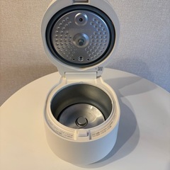 アイリスオーヤマ 炊飯器 3合用 RC-MGA30-W 2022の画像