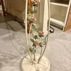 IDC大塚家具 フロアライト3灯 2004年製 薔薇 アイアン 照明 姫系の画像