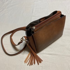 レザーショルダーバッグ　レディース　ブラウン　キャメル