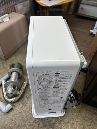 アース万代店　分解掃除済み　 SUNPOT サンポット密閉式石油ストーブ FF式 FF-4211TL S