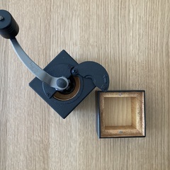 【中古品：カリタ Kalita 木製コーヒーミル キュービック】丈夫な鋳鉄製カッター  粗さ調整可能の画像