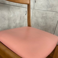 カリモク椅子　学習机用　高さ調節可能　ピンクの画像