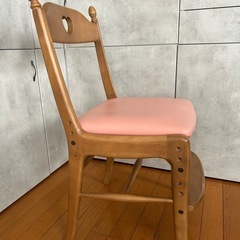 カリモク椅子　学習机用　高さ調節可能　ピンクの画像