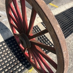 【骨董品】木製大型車輪の画像