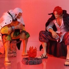 最終値下げ ワンピースフィギュア、ルフィ・エース・シャンクス＆レイリーの画像