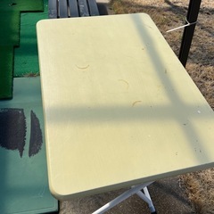 折りたたみテーブルの画像