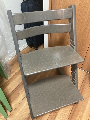 ストッケ　グレージュ　ほぼ新品①
