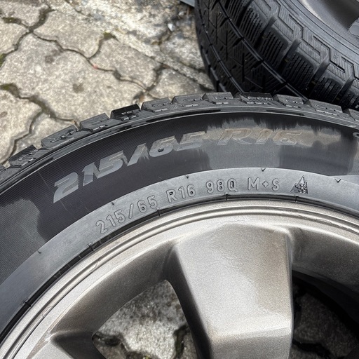 215/65/R16 スタッドレス　ハイエース　ハイラックスなどに