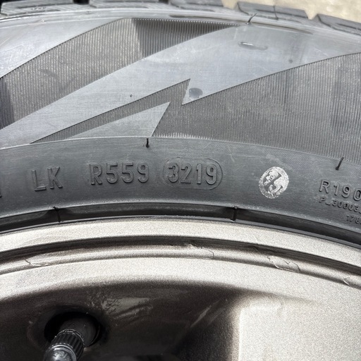 215/65/R16 スタッドレス　ハイエース　ハイラックスなどに