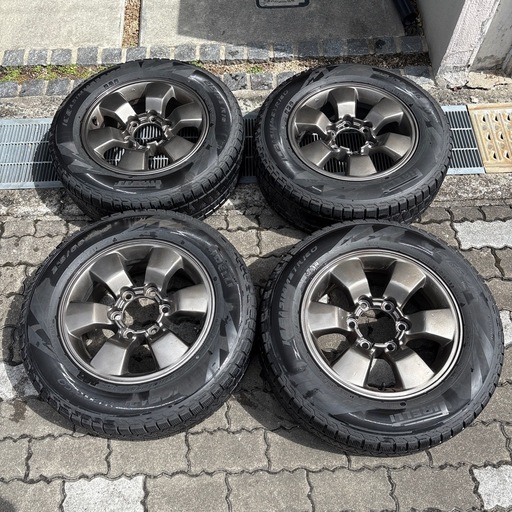 215/65/R16 スタッドレス　ハイエース　ハイラックスなどに