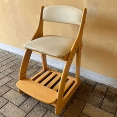 キャスター付き椅子