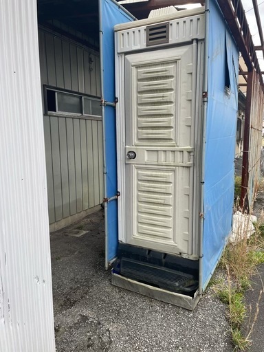 仮設トイレ