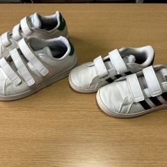 adidas キッズスニーカー