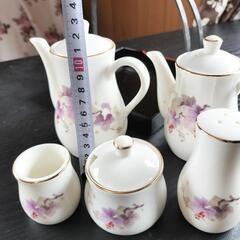 新品未使用お値下げ✨調味料入れ　5種　セット　陶器　かご付き

の画像
