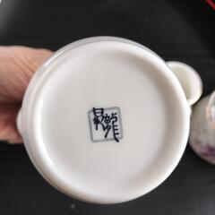 新品未使用お値下げ✨調味料入れ　5種　セット　陶器　かご付き

の画像