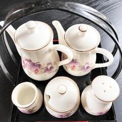 新品未使用お値下げ✨調味料入れ　5種　セット　陶器　かご付き

の画像