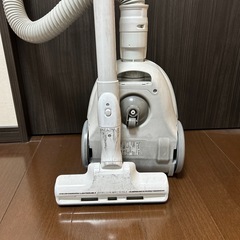 【決まりました】パナソニック　掃除機　コードありの画像