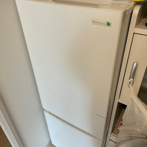 中古 LGA-YRZF15G1W 冷蔵庫 156L HERB Relax ヤマダ電機 YRZ-F15G1 ひろびろ庫内 ボトムフリーザー 霜取り不要 2019年モデル