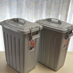 新品の蓋付きゴミ箱の画像