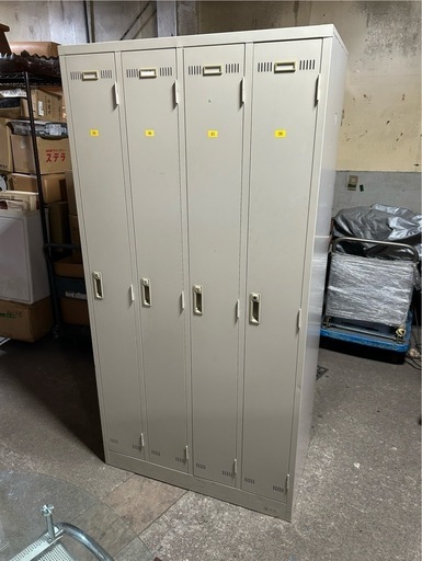 ①スチールロッカー 鍵付き