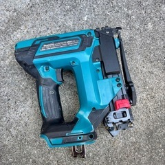 マキタ　充電式タッカー  ST412Dの画像