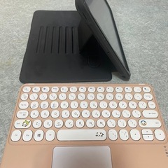 アイパッドケースとキーボード　の画像