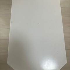 白のテーブルの画像