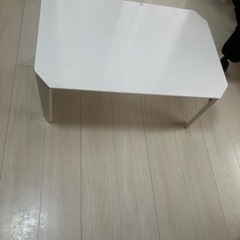 白のテーブルの画像