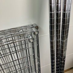 ニトリ スチールラック 4段 クローム 約115×40×181センチ 4台あり メタルシェルフ メタルラックの画像