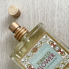 ☆お値引可能☆【極美品】THE BODY SHOP タバコフラワー オードトワレ 50ml×2の画像