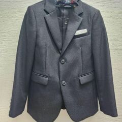 蝶ネクタイ付きブラックスーツ