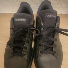 adidas スニーカー
